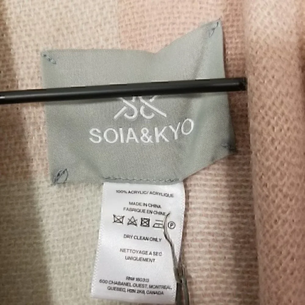 NWT Soia & Kyo Woven Scarf wit Fringe